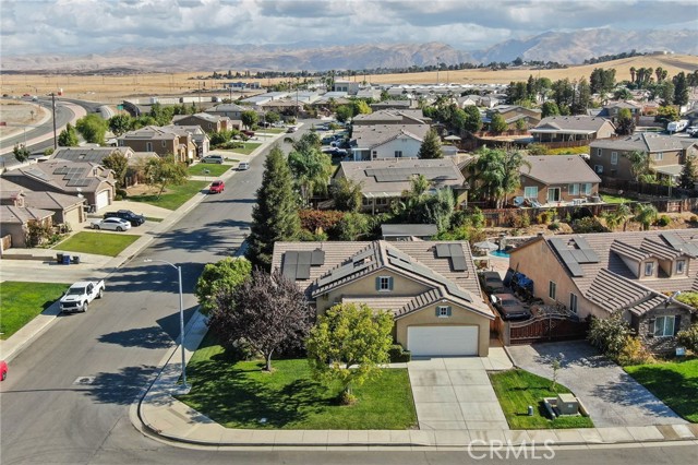 Detail Gallery Image 2 of 38 For 10700 Rainwater Ln, Bakersfield,  CA 93306 - 3 Beds | 2 Baths