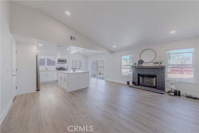 6923 Sundown Drive, Jurupa Valley CA: https://media.crmls.org/medias/69066cdb-22b6-4fd9-bac2-c61d125f06c8.jpg
