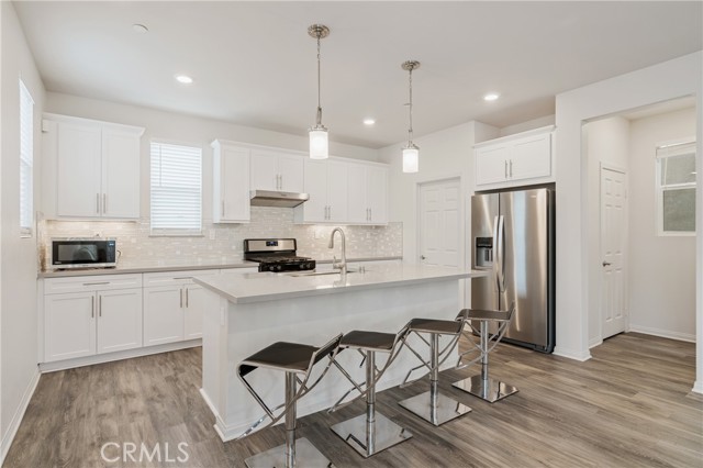 Detail Gallery Image 6 of 30 For 14714 Sherman Way, Van Nuys,  CA 91405 - 4 Beds | 3/1 Baths