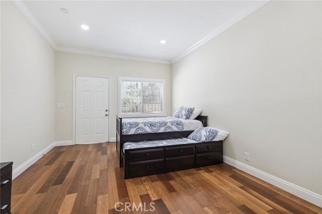 2104 Crenshaw Boulevard, Los Angeles CA: https://media.crmls.org/medias/69073992-2dfe-4523-9194-9ab067fb521b.jpg