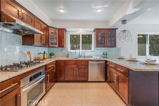 Detail Gallery Image 6 of 45 For 2233 Angelcrest Dr, Hacienda Heights,  CA 91745 - 5 Beds | 3 Baths