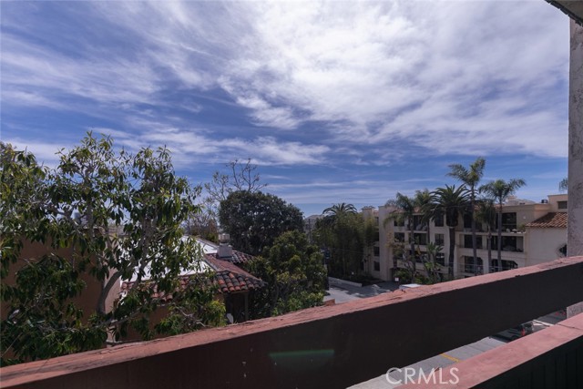 Detail Gallery Image 11 of 31 For 530 S Barrington #305,  Los Angeles,  CA 90049 - 2 Beds | 2 Baths