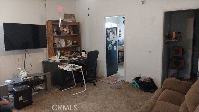 982 E Barnard Street, Blythe CA: https://media.crmls.org/medias/6907e0ec-c012-492d-bd29-a4339e816373.jpg