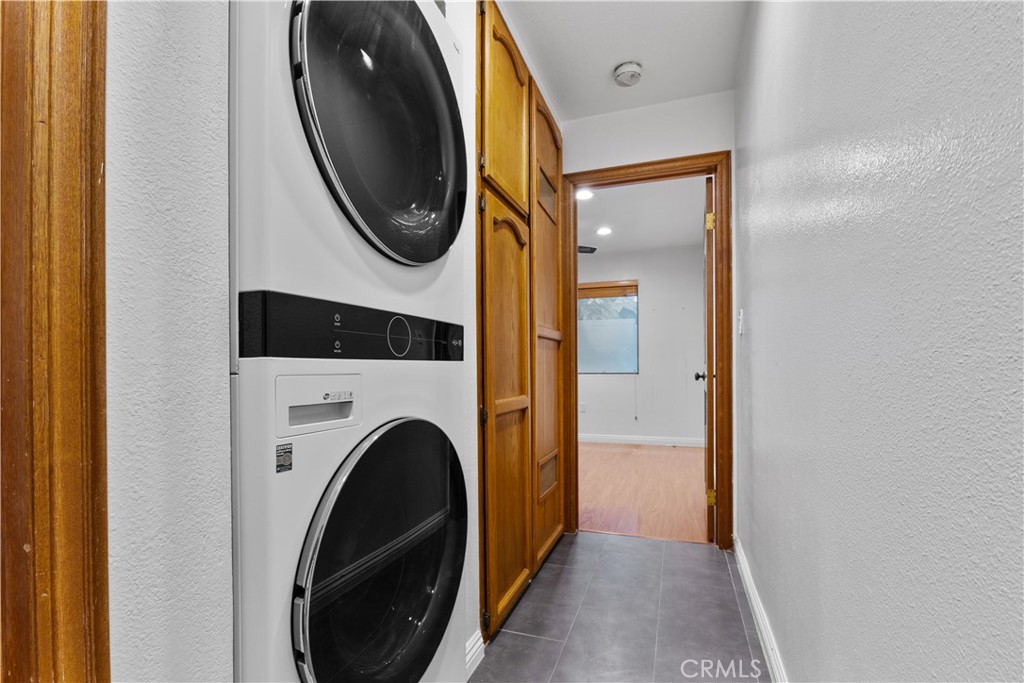 https://media.crmls.org/medias/69083e23-2832-490c-8fa4-add86c443036.jpg?preset=X-Large