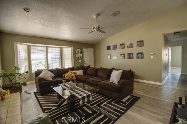 Image 6 of 32 For 9839 9839 Warwick Dr