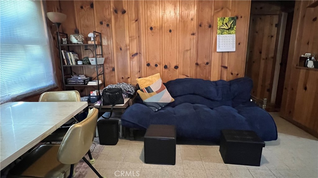 https://media.crmls.org/medias/6908b35a-4d7b-4b24-be91-19aff0ebc859.jpg?preset=X-Large
