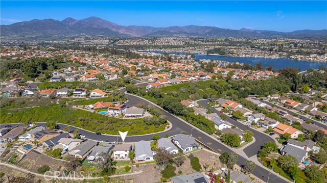22911 Via Santiago, Mission Viejo CA: https://media.crmls.org/medias/69099066-fef0-4c53-bb79-5fa2551079bb.jpg