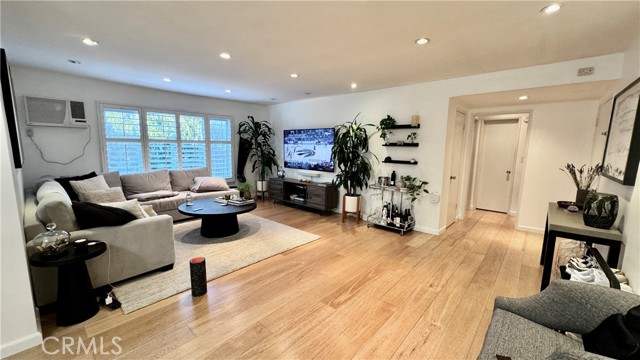 Detail Gallery Image 4 of 31 For 645 Westmount Dr #211,  West Hollywood,  CA 90069 - 1 Beds | 1 Baths