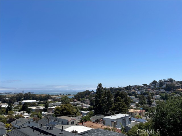 Detail Gallery Image 10 of 11 For 526 Klamath St, Brisbane,  CA 94005 - 4 Beds | 3/1 Baths