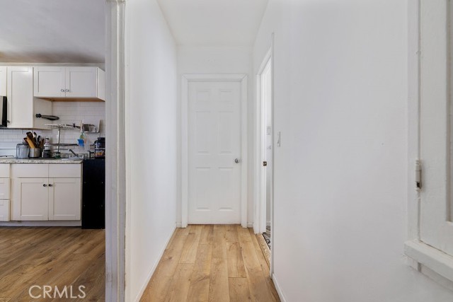 182 E McFarlane Street, Ventura CA: https://media.crmls.org/medias/6909e0db-2aba-4b90-be81-3d56a0494531.jpg