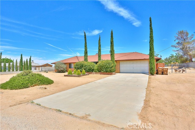 Detail Gallery Image 2 of 35 For 11969 Pinon Ave, Hesperia,  CA 92345 - 3 Beds | 2 Baths