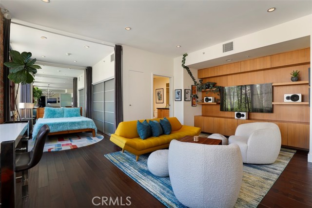 Detail Gallery Image 8 of 44 For 460 S Spring St #1005,  Los Angeles,  CA 90013 - 2 Beds | 2 Baths