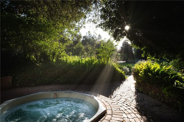 21149 Entrada Road, Topanga CA: https://media.crmls.org/medias/690cbe8f-0961-46bd-b7ae-a71089046802.jpg