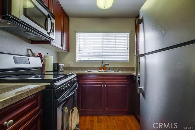 Detail Gallery Image 6 of 22 For 21550 Burbank Bld #205,  Woodland Hills,  CA 91367 - 2 Beds | 2 Baths