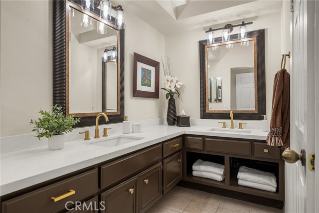 8237 E Flowerwood Avenue, Orange CA: https://media.crmls.org/medias/690d2822-1268-454f-900c-0d06c2c39735.jpg