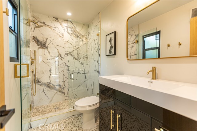 Detail Gallery Image 10 of 14 For 319 Heliotrope Ave #1/2,  Corona Del Mar,  CA 92625 - 2 Beds | 2 Baths