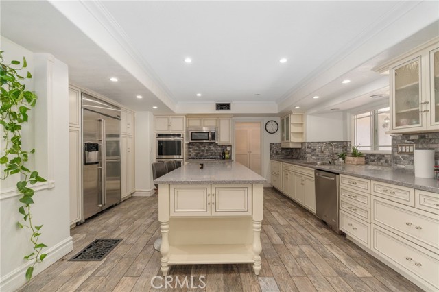 Detail Gallery Image 9 of 49 For 4303 N Golden, San Bernardino,  CA 92404 - 5 Beds | 3/1 Baths