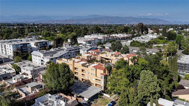 12841 Bloomfield Street, Studio City CA: https://media.crmls.org/medias/690de692-c2ec-4c02-aedd-c8ce9847f7d1.jpg