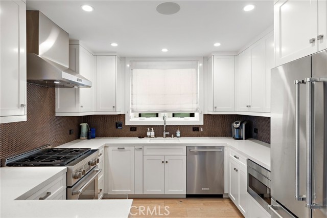 Detail Gallery Image 42 of 68 For 711 1/2 Marigold, Corona Del Mar,  CA 92625 - 2 Beds | 2/1 Baths