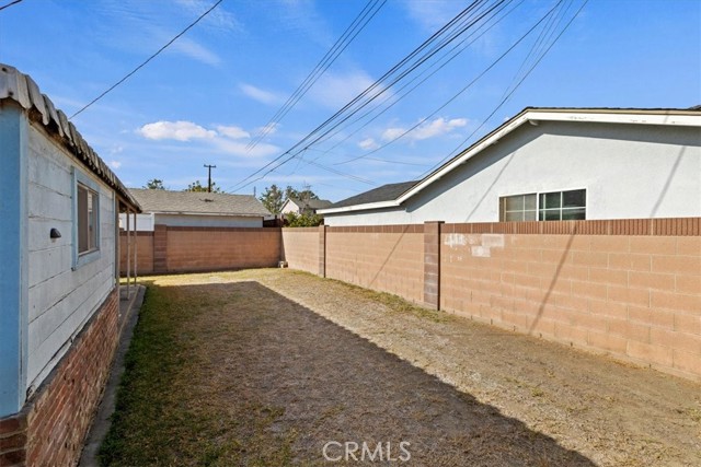 Detail Gallery Image 23 of 27 For 11329 214th St, Lakewood,  CA 90715 - 3 Beds | 1 Baths