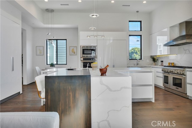 332 Avenue E, Redondo Beach, California 90277, 5 Bedrooms Bedrooms, ,6 BathroomsBathrooms,Residential,For Sale,Avenue E,SB26070979