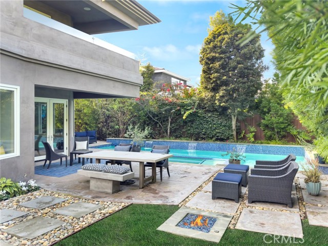 The backyard is a private & quiet retreat that is ideal for relaxing or entertaining.