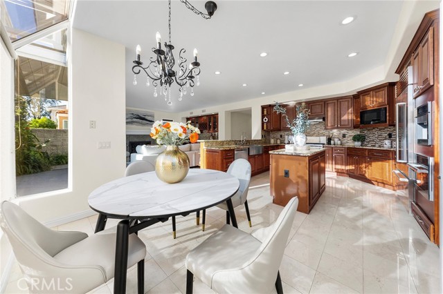 2712 N Roxbury Street, Orange CA: https://media.crmls.org/medias/690fe7ab-0bf4-4188-8f3b-6fd9561fb239.jpg