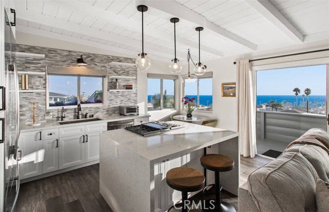 Detail Gallery Image 3 of 46 For 284 Chiquita, Laguna Beach,  CA 92651 - 4 Beds | 2/2 Baths