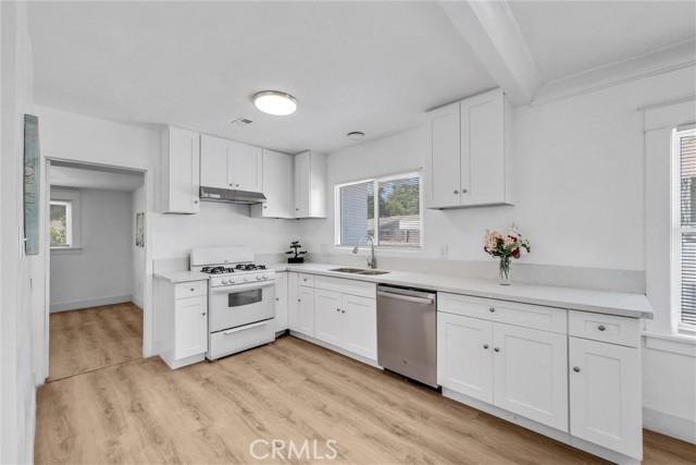 820 S Van Ness Avenue, Santa Ana CA: https://media.crmls.org/medias/69109425-0c81-4fbf-85b6-6a0854827440.jpg