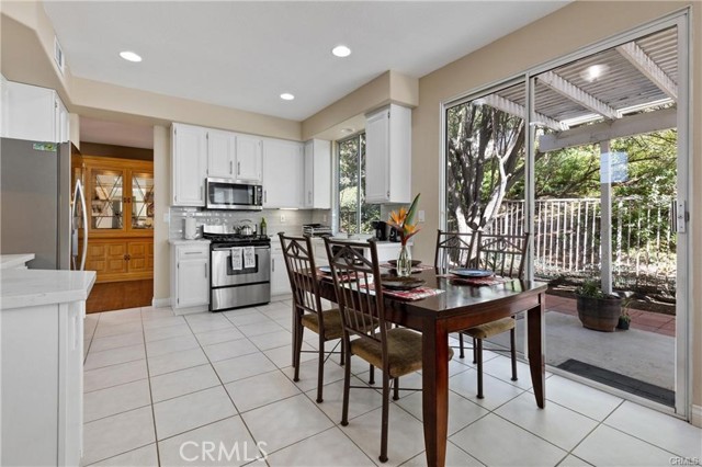 Detail Gallery Image 10 of 32 For 747 Ochee Cir, Corona,  CA 92879 - 4 Beds | 3 Baths
