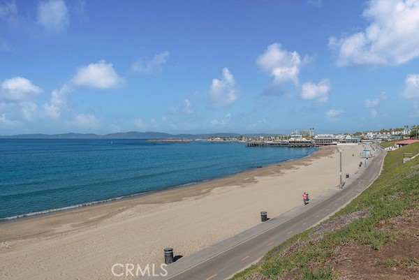 565 Esplanade, Redondo Beach, California 90277, 1 Bedroom Bedrooms, ,Residential,Sold,Esplanade,SB21248131