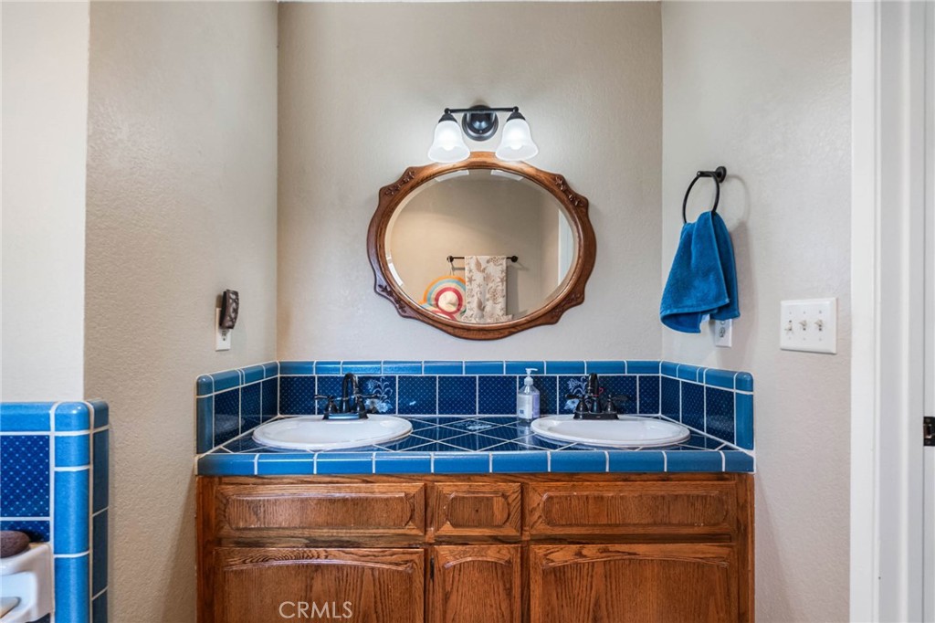 https://media.crmls.org/medias/69136804-86b6-47b9-9d2f-720239f44d6f.jpg?preset=X-Large