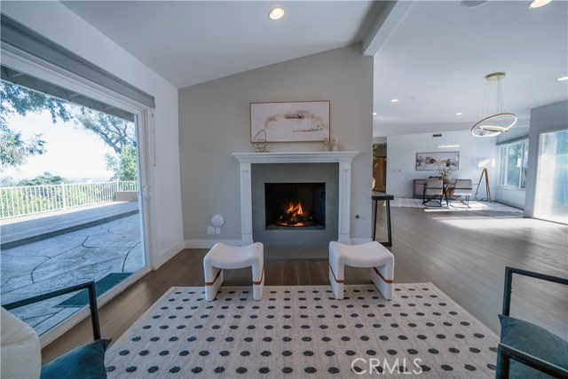 Detail Gallery Image 12 of 33 For 753 Claymont Dr, Los Angeles,  CA 90049 - 3 Beds | 3 Baths