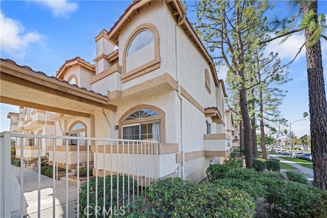 Detail Gallery Image 4 of 47 For 19950 Sherman Way Unit a a,  Winnetka,  CA 91306 - 3 Beds | 4 Baths