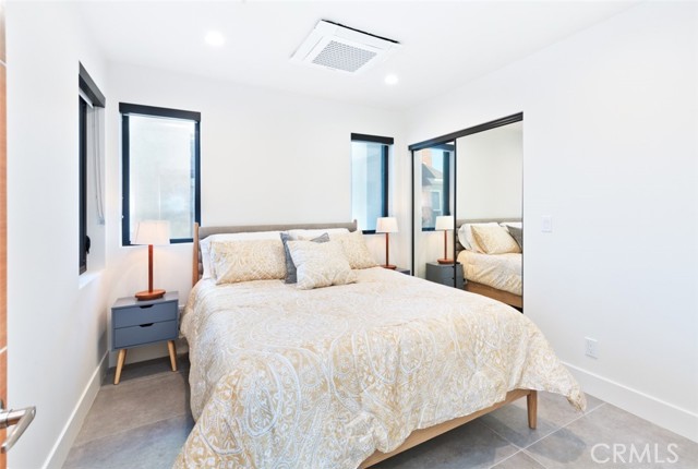 Detail Gallery Image 8 of 11 For 500 E Balboa Bld, Newport Beach,  CA 92661 - 3 Beds | 2 Baths