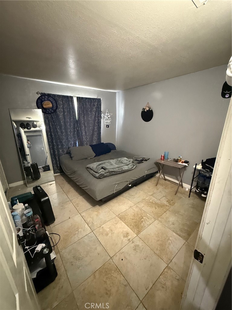 https://media.crmls.org/medias/691435a3-b079-4e33-b3bb-5f2b864470d7.jpg?preset=X-Large
