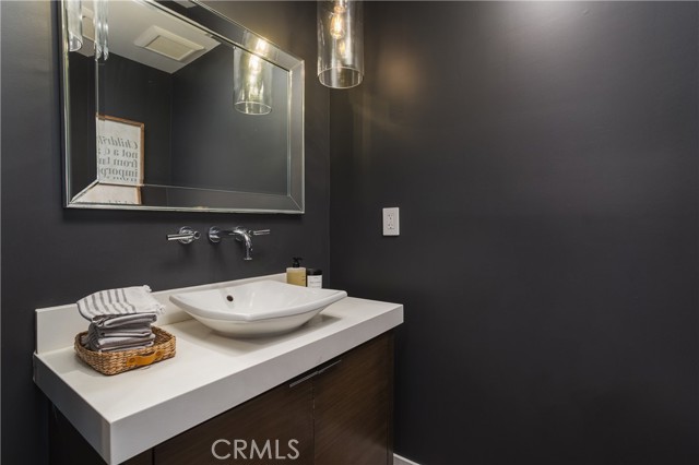 Detail Gallery Image 24 of 31 For 1700 Highland Dr, Newport Beach,  CA 92660 - 5 Beds | 6/1 Baths