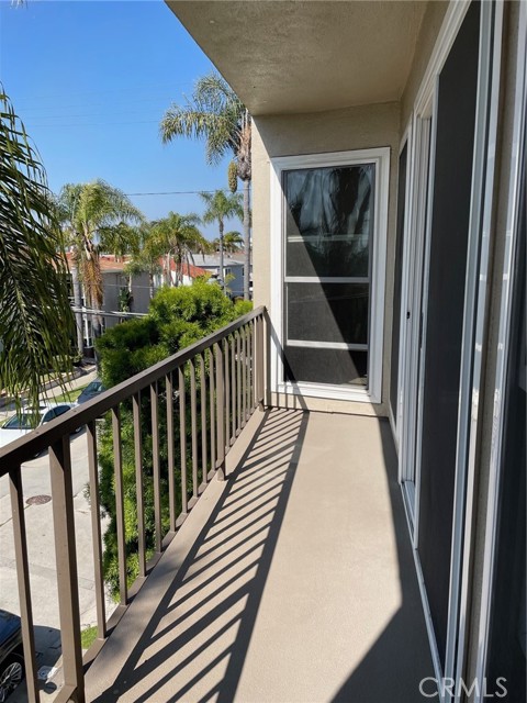 Detail Gallery Image 13 of 22 For 5301 E the Toledo #201,  Long Beach,  CA 90803 - 2 Beds | 2 Baths
