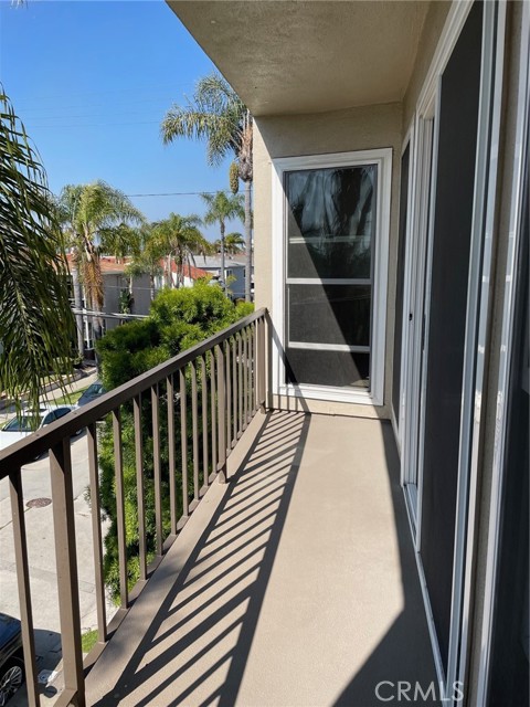 Detail Gallery Image 13 of 22 For 5301 E the Toledo #201,  Long Beach,  CA 90803 - 2 Beds | 2 Baths