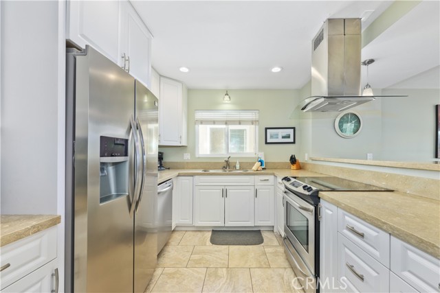 Detail Gallery Image 9 of 15 For 119 46th St "Upper" #B,  Newport Beach,  CA 92663 - 3 Beds | 2 Baths