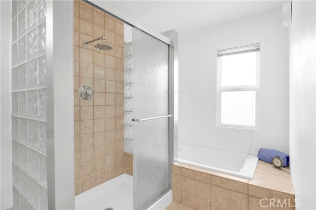 8381 E Hendrie Street, Long Beach CA: https://media.crmls.org/medias/69149471-1a24-48e5-a238-021b8b2de790.jpg