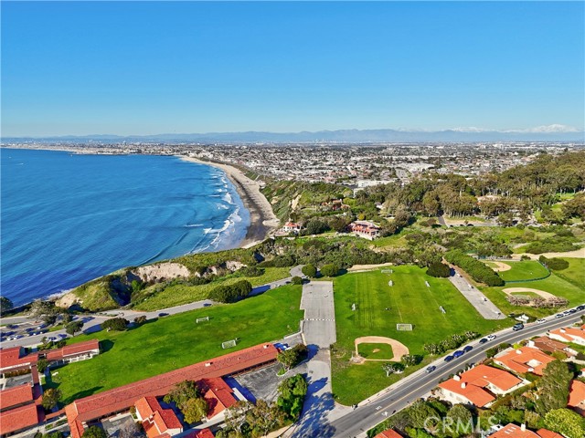 Detail Gallery Image 8 of 32 For 773 via Somonte, Palos Verdes Estates,  CA 90274 - 4 Beds | 3 Baths