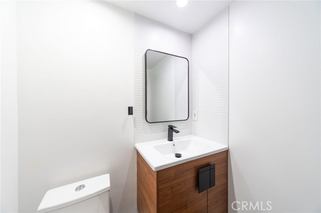 Detail Gallery Image 7 of 21 For 1615 Stoner Ave #3,  Los Angeles,  CA 90025 - 4 Beds | 3/1 Baths