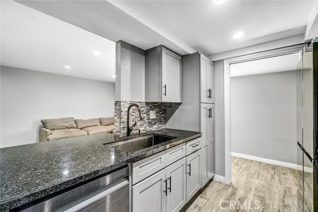 Detail Gallery Image 16 of 41 For 1135 Rosecrans 30a,  Fullerton,  CA 92833 - 2 Beds | 2 Baths