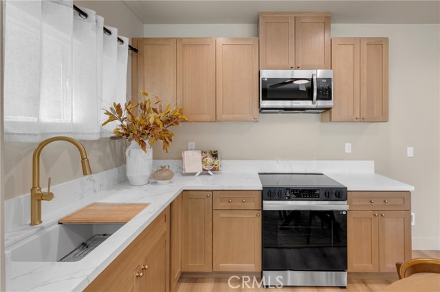 1123 E Ocean Blvd, Long Beach CA: https://media.crmls.org/medias/69153b27-de83-4b55-ab3a-d250402272f5.jpg
