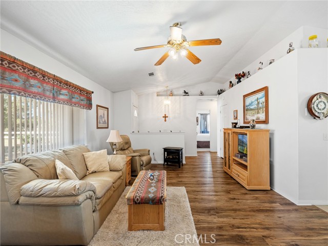 Detail Gallery Image 10 of 50 For 8840 Smoke Tree Rd, Phelan,  CA 92371 - 4 Beds | 3 Baths