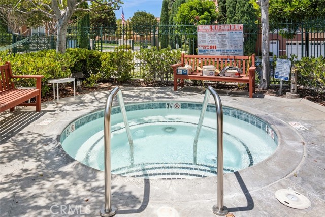 10 Palmieri Aisle, Irvine CA: https://media.crmls.org/medias/6915cb79-bc98-4471-b33f-f84aafbe1914.jpg
