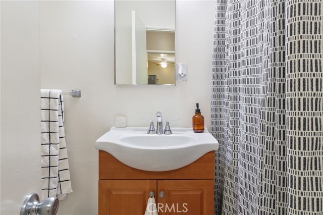 251 E Center Street, Covina CA: https://media.crmls.org/medias/69176294-9716-489e-ac07-4b4697c60b13.jpg