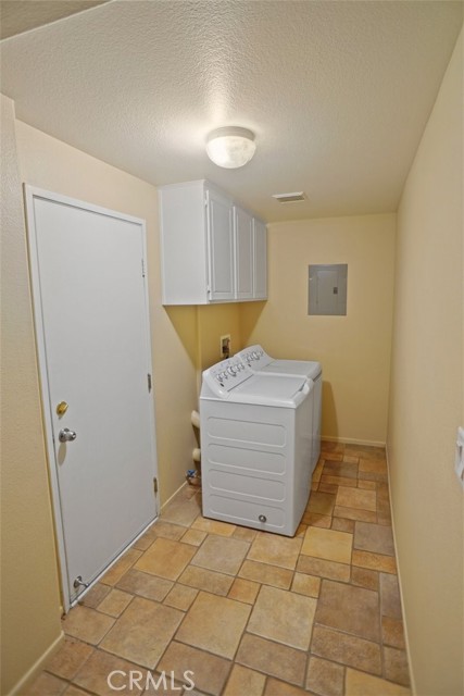 Detail Gallery Image 9 of 22 For 24163 Arrowhead Ct, Valencia,  CA 91354 - 3 Beds | 3 Baths