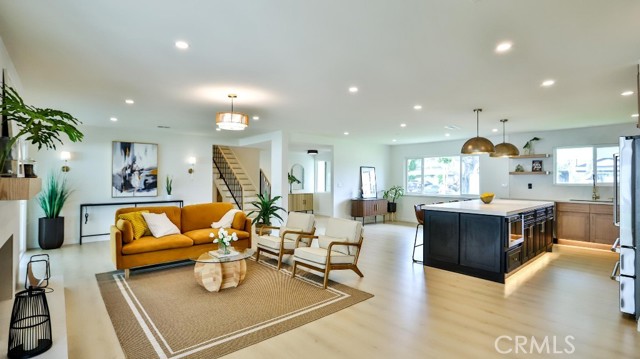 2737 Lorenzo Avenue, Costa Mesa CA: https://media.crmls.org/medias/69185e8b-06cf-45c4-9ef2-6ffa01e4d252.jpg